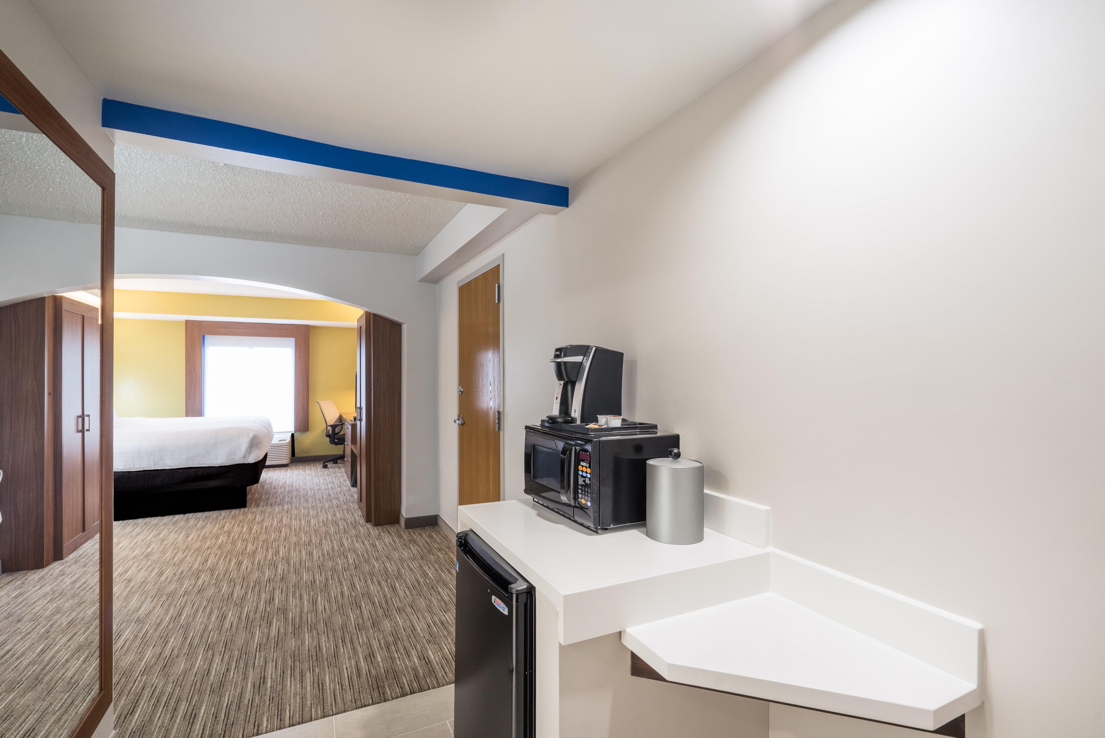 Holiday Inn Express Hotel & Suites Louisville East By Ihg Exterior foto