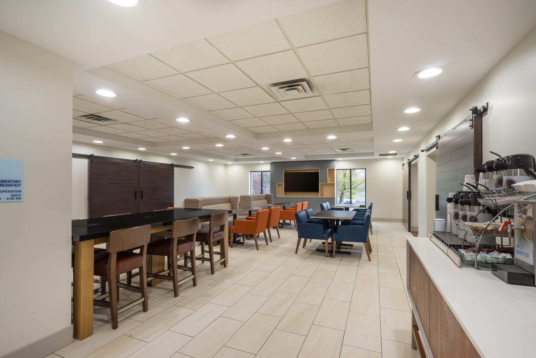 Holiday Inn Express Hotel & Suites Louisville East By Ihg Exterior foto