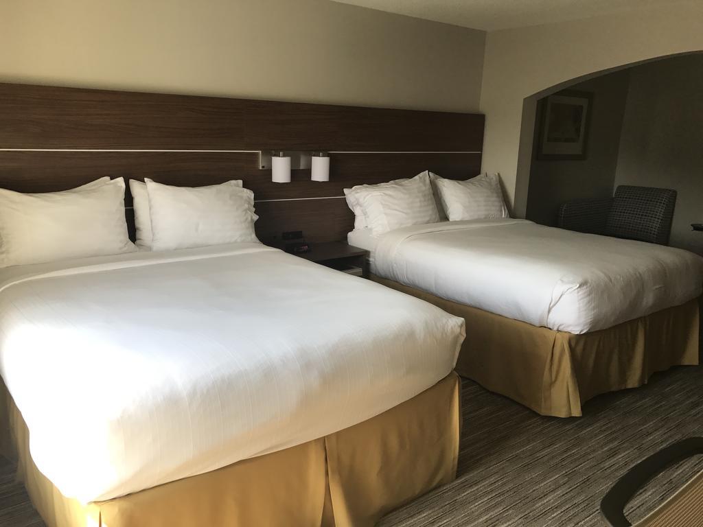 Holiday Inn Express Hotel & Suites Louisville East By Ihg Exterior foto
