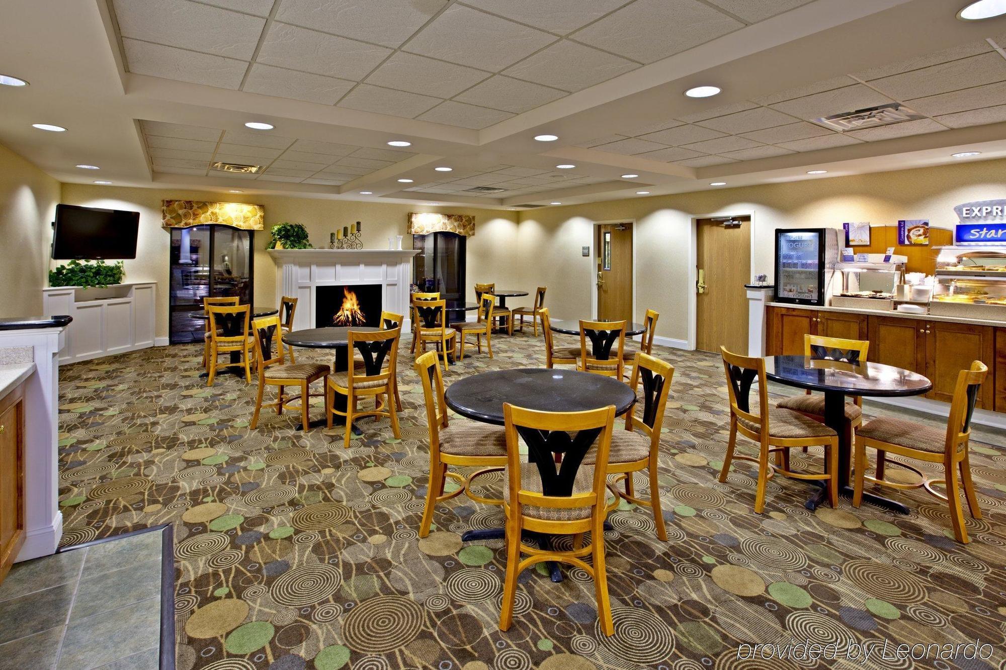 Holiday Inn Express Hotel & Suites Louisville East By Ihg Exterior foto