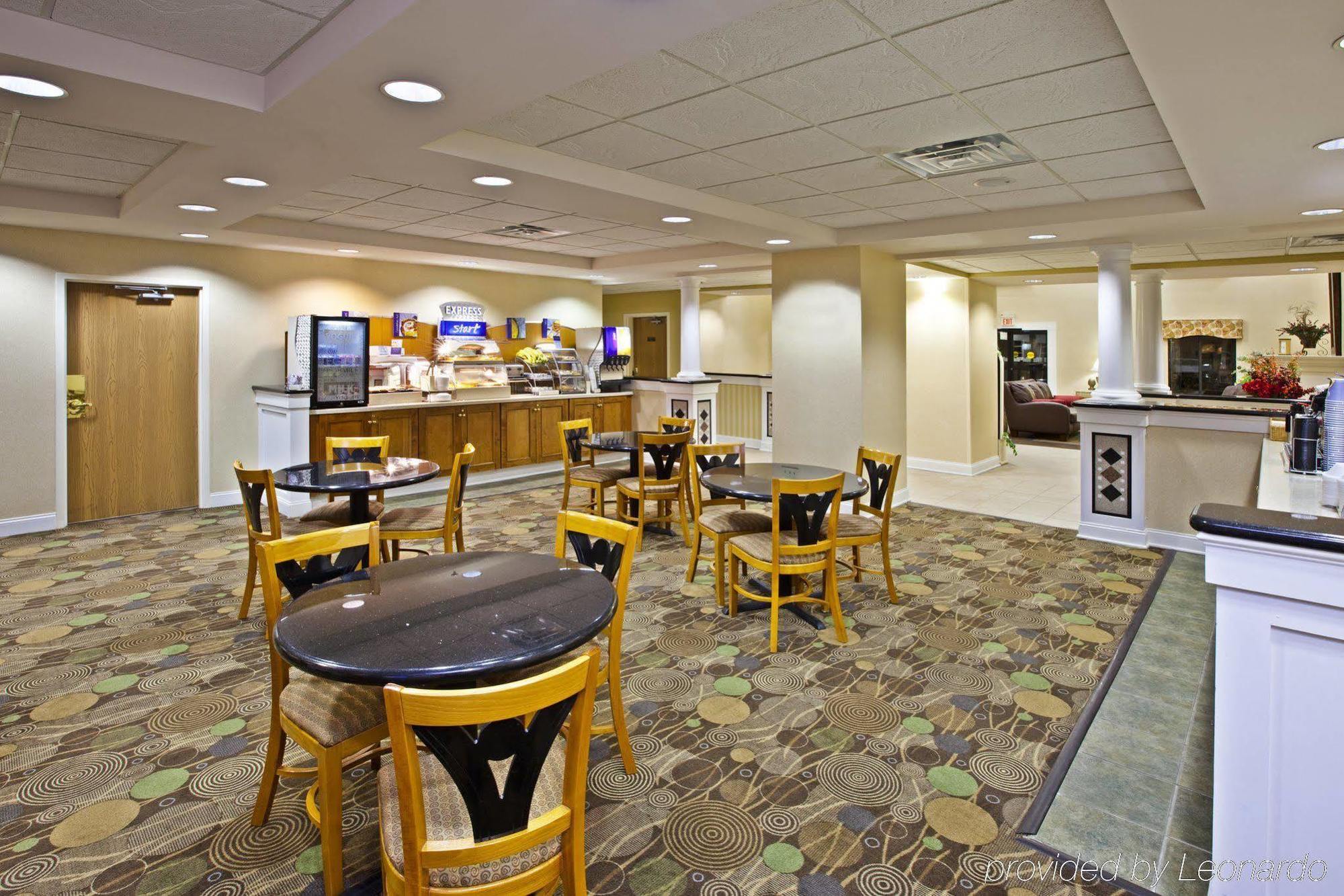 Holiday Inn Express Hotel & Suites Louisville East By Ihg Exterior foto