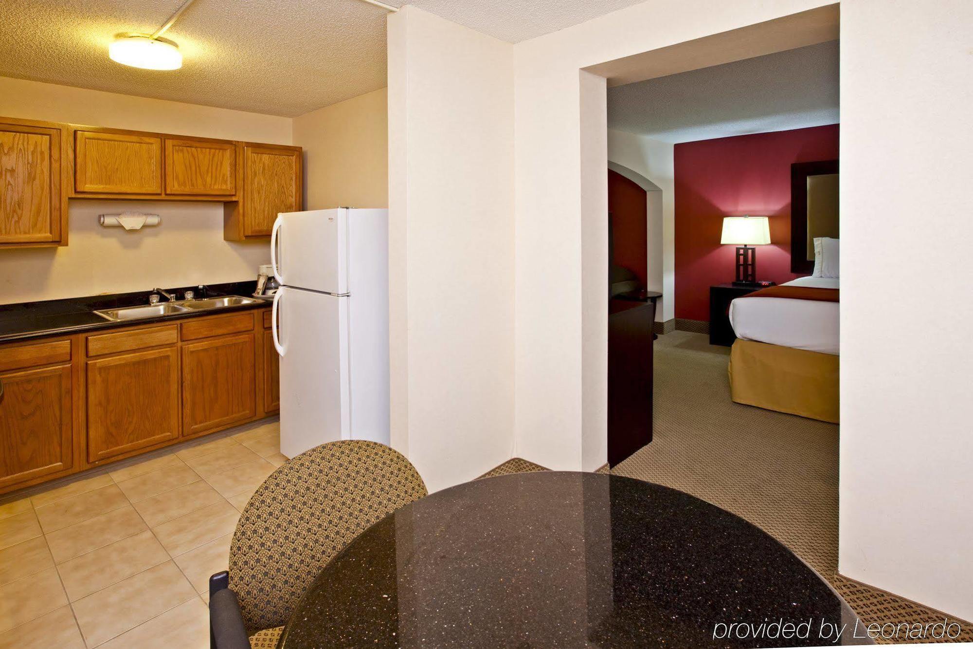 Holiday Inn Express Hotel & Suites Louisville East By Ihg Exterior foto