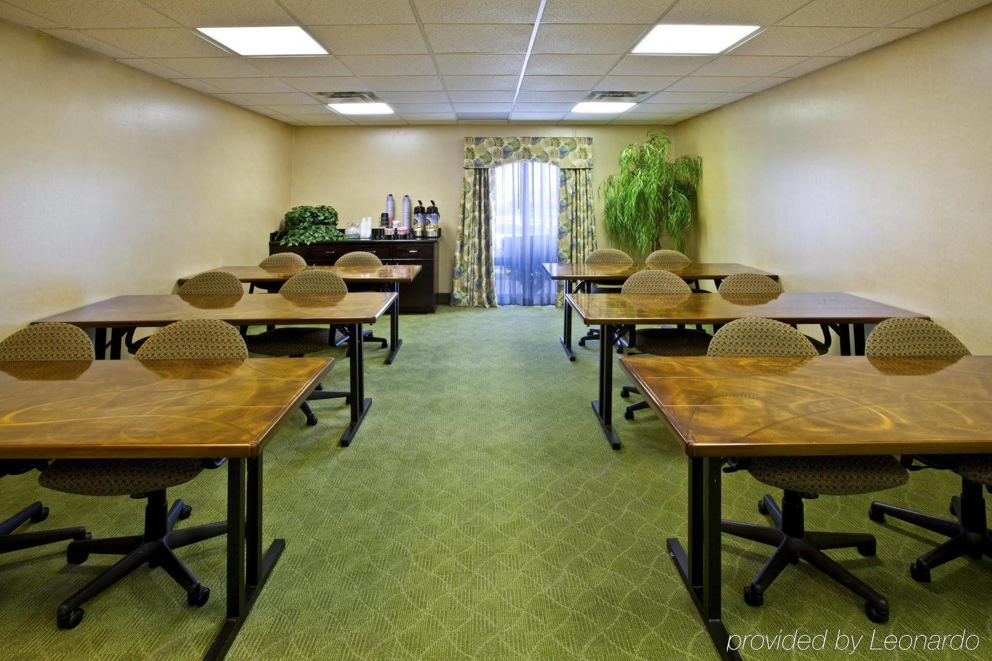 Holiday Inn Express Hotel & Suites Louisville East By Ihg Exterior foto
